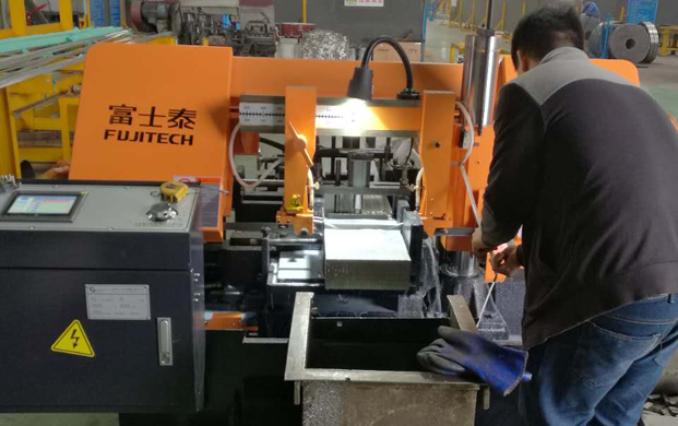 成都某环保设备公司使用富士泰带锯床 成都某环保设备公司使用富士泰带锯床